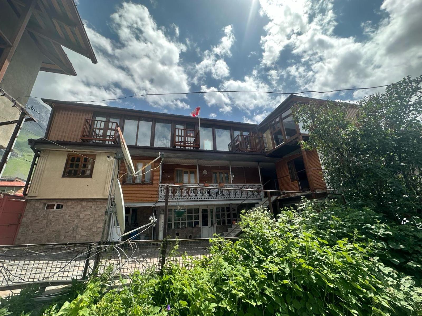 קזבגי Archil And Nino Gigauri Guest House מראה חיצוני תמונה