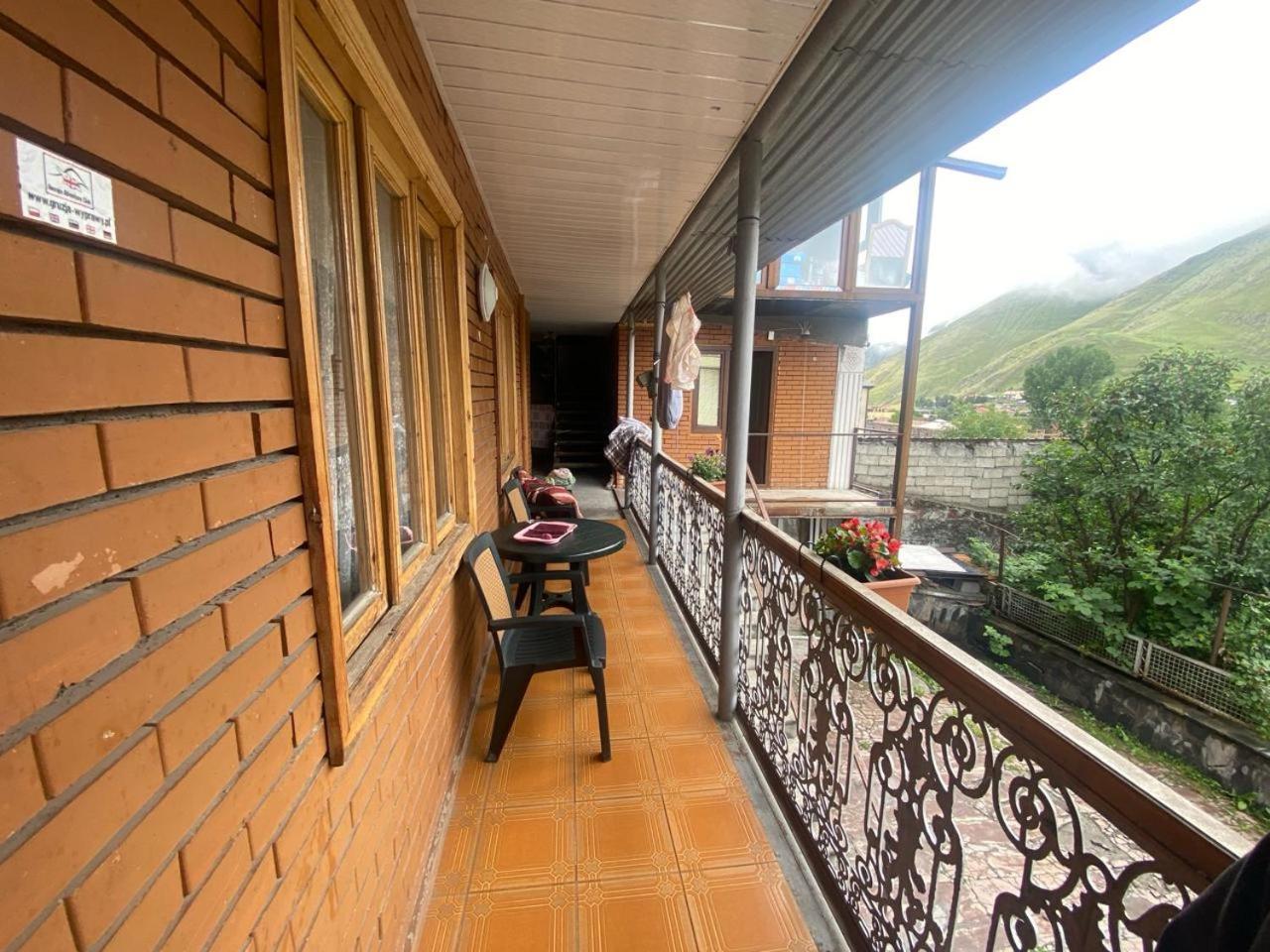 קזבגי Archil And Nino Gigauri Guest House מראה חיצוני תמונה